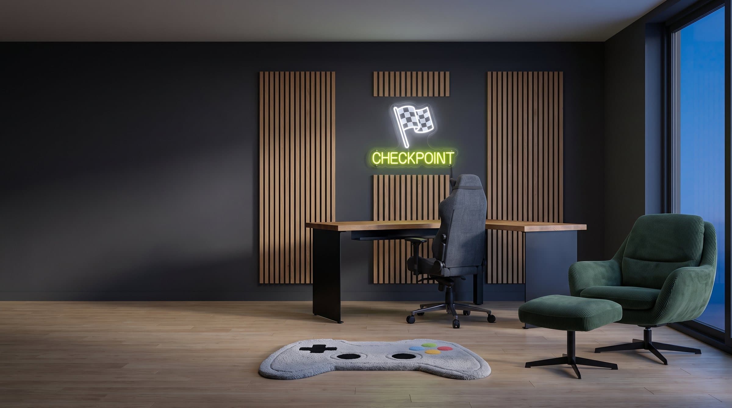 Pièce gaming à la tombée du jour : bureau d'angle en chêne, fauteuil anthracite, néon Checkpoint allumé, panneaux à lattes, tapis manette et fauteuil vert